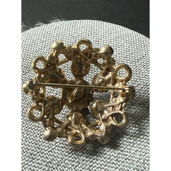 Vintage Clear Rhinestone Gold Tone Brooch Lapel Scarf Pin Round Cocktail Career - Picture 2 of 4